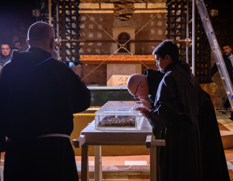 San Francesco d'Assisi: l’estumulazione delle spoglie apre il mese di venerazione e preghiera (FOTO) 3