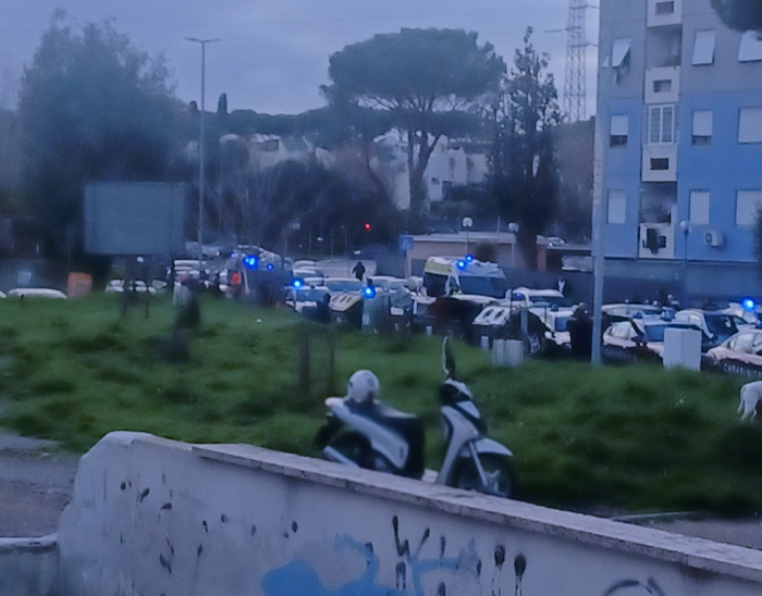 Paura a Roma nord: intero quadrante cinturato per domare una violenta lite. Soccorso un ferito 1