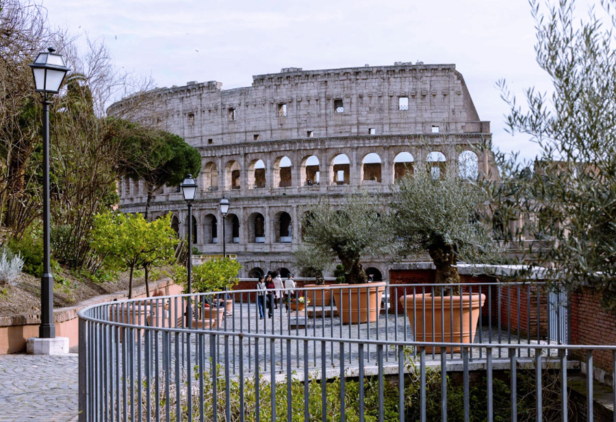 Torna l'incanto del belvedere sui Fori Imperiali: dopo anni riapre tra profumi e fiori la terrazza Antonio Cederna (FOTO) 2