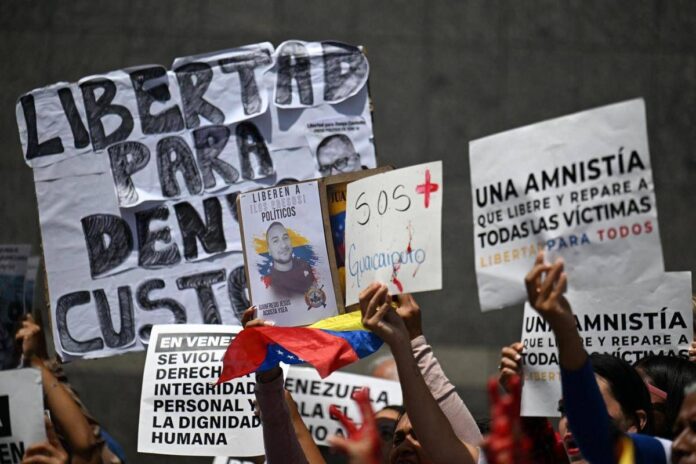 Venezuela, approvata l’amnistia per i prigionieri politici: libero l’alleato di Machado