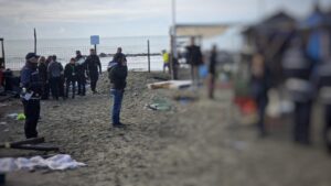 Ruspe in azione allo stabilimento balneare Village di Ostia: sgombero e demolizioni (VIDEO e FOTO) 2