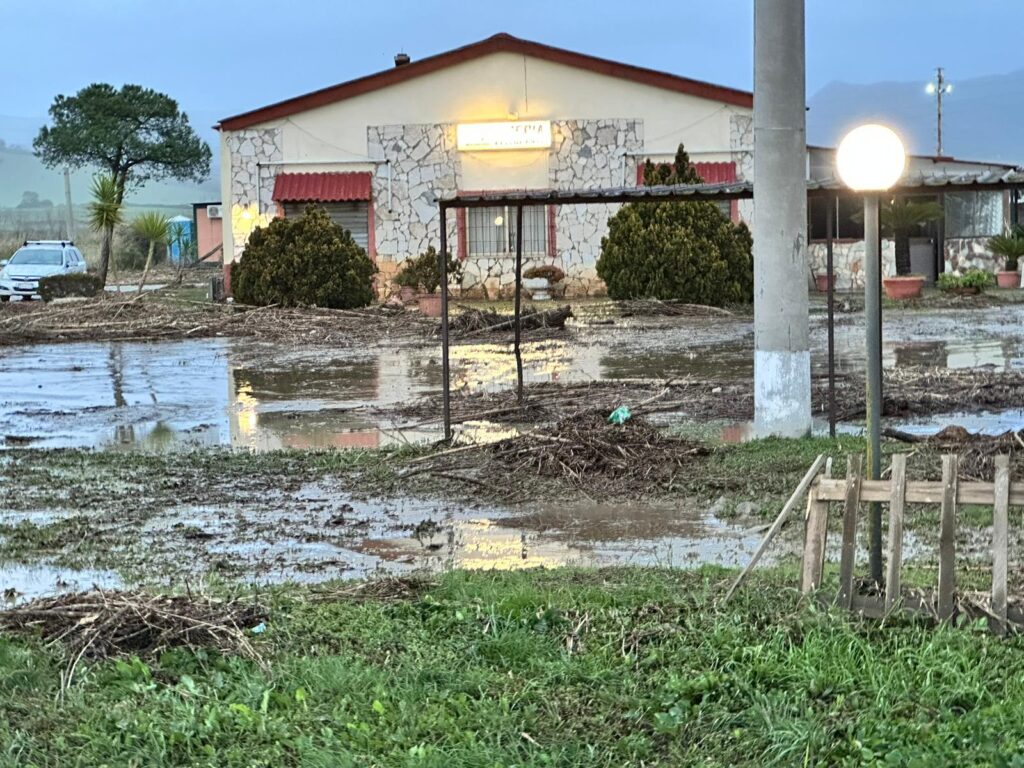 Allagamenti tra Cerveteri e Santa Marinella: fossi esondati e strade sommerse (VIDEO) 1 Allagamenti tra Cerveteri e Santa Marinella: fossi esondati e strade sommerse (VIDEO) 1