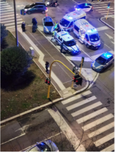 Incidente a sirene spiegate a Ostia: scontro tra ambulanza e una pattuglia della polizia 1