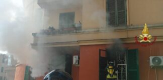 Incendio in appartamento a Roma: residenti evacuati da Vigili del Fuoco