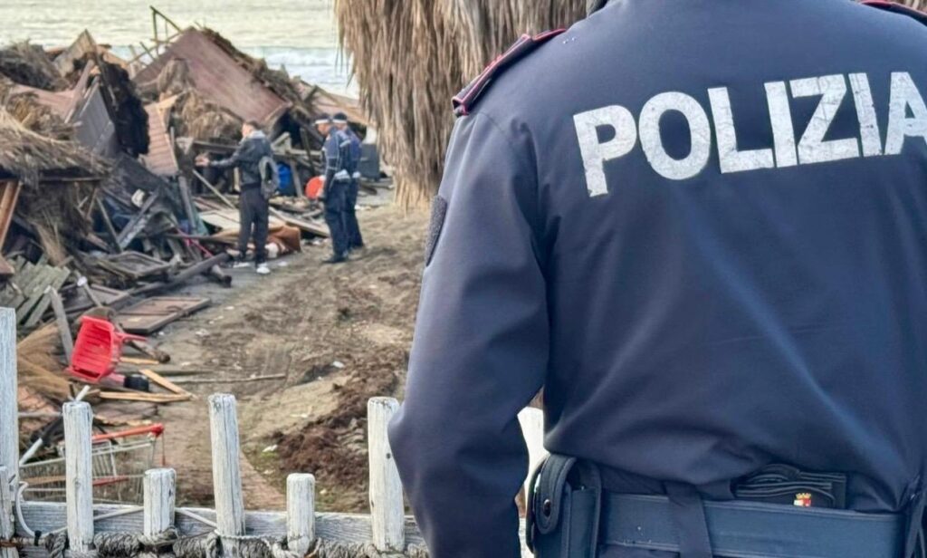 Sgomberati dal Village di Ostia si accampano di fianco alla Casa della Salute 1