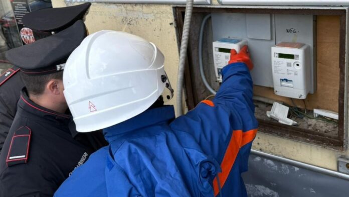Furto di energia elettrica ad Ardea, allacci abusivi e contatori manomessi: danni per migliaia di euro