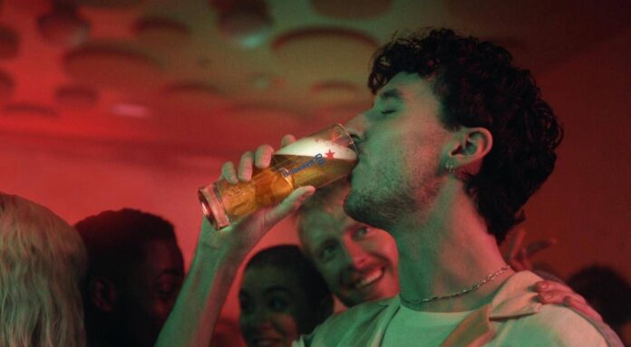 Birra Heineken lancia nuova campagna su scelta analcolica