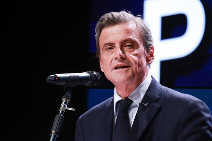 Calenda cancella ChatGPT: “Scelta politica, è dalla parte di Trump”