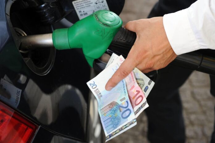 Carburanti, si ferma la corsa dei prezzi: quanto costano benzina e diesel oggi