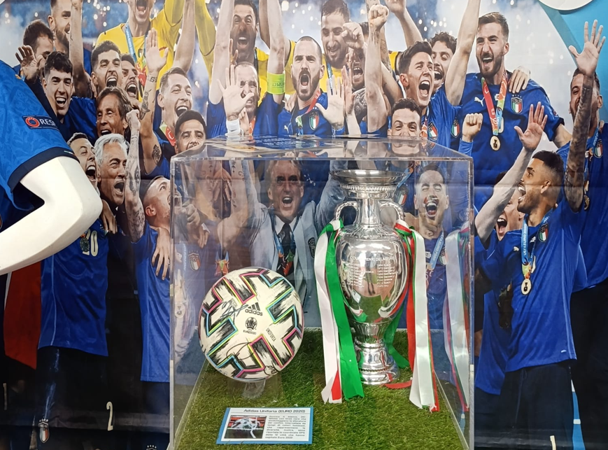 La Coppa del Mondo di calcio in mostra a Ostia mentre Fiumicino celebra Roberto Baggio 3 La Coppa del Mondo di calcio in mostra a Ostia mentre Fiumicino celebra Roberto Baggio 3