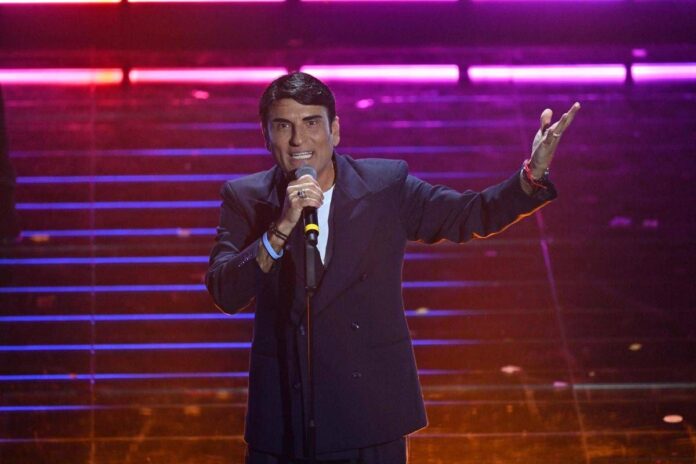Eurovision, Sal Da Vinci dice ‘Per sempre sì’ e deve spostare il tour negli Usa