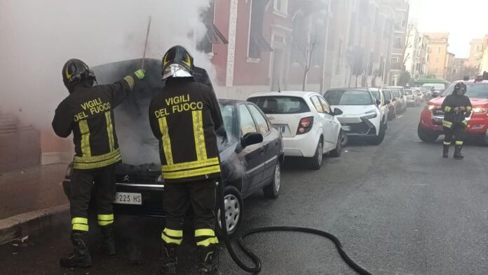 Auto a fuoco a Civitavecchia e Santa Marinella: rischi evitati per un soffio per veicoli vicini