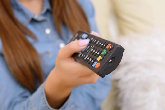 L’ansia da guerra fa volare gli ascolti tv notturni, boom per notizie e film horror