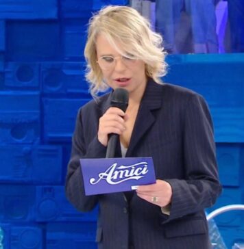 Maria De Filippi Amici 25