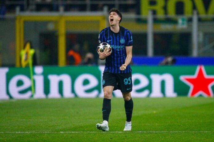 Milan-Inter, non c’è pace per Bastoni: pioggia di fischi a San Siro per il difensore