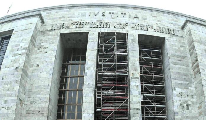 Milano, allarme bomba al Palazzo di giustizia: verifiche in corso
