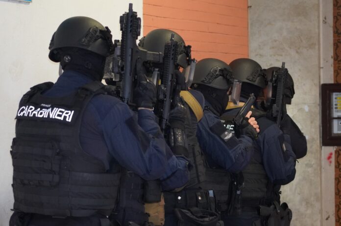 OSTIA - I Carabinieri durante il servizio straordinario (4)