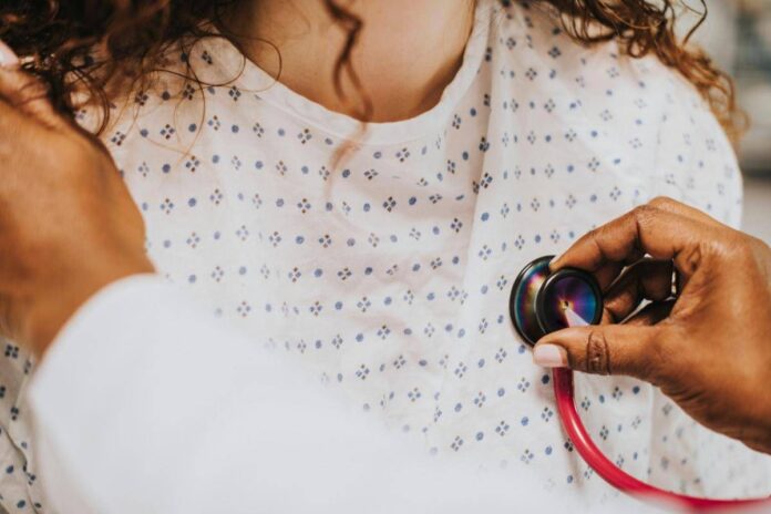 Pertosse, aumentano i casi in Italia: “Malattia altamente contagiosa”