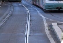 I lavori in via Merulana sui cavi tramviari chiudono la strada: navette bus attive. Chiuso anche viale Manzoni
