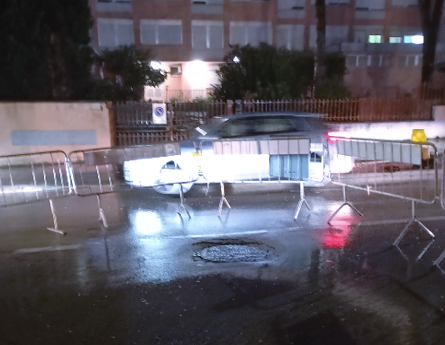 Maltempo, allagamenti e voragini tra Ostia e Acilia: chiuse ad auto e bus due importanti arterie di collegamento (FOTO) 1