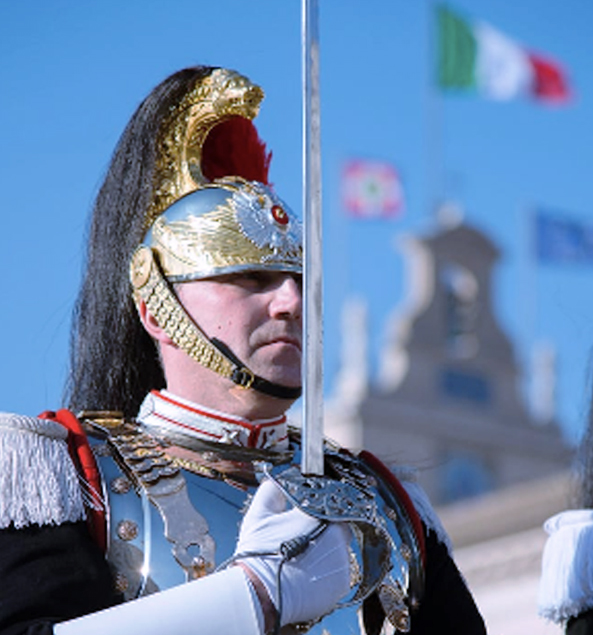 Il Quirinale celebra il tricolore: Fanfara dei Carabinieri e cambio della Guardia solenne per i 165 anni dell'Unità d'Italia (FOTO) 2 Il Quirinale celebra il tricolore: Fanfara dei Carabinieri e cambio della Guardia solenne per i 165 anni dell'Unità d'Italia (FOTO) 2