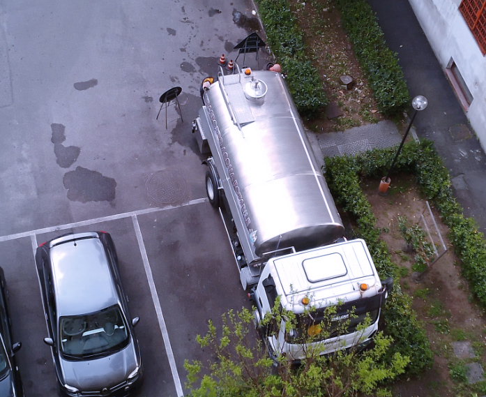 Colli Aniene a secco, conduttura tranciata nel cantiere della tranvia: quartiere in ginocchio e polemiche sui lavori (FOTO) 1 Colli Aniene a secco, conduttura tranciata nel cantiere della tranvia: quartiere in ginocchio e polemiche sui lavori (FOTO) 1