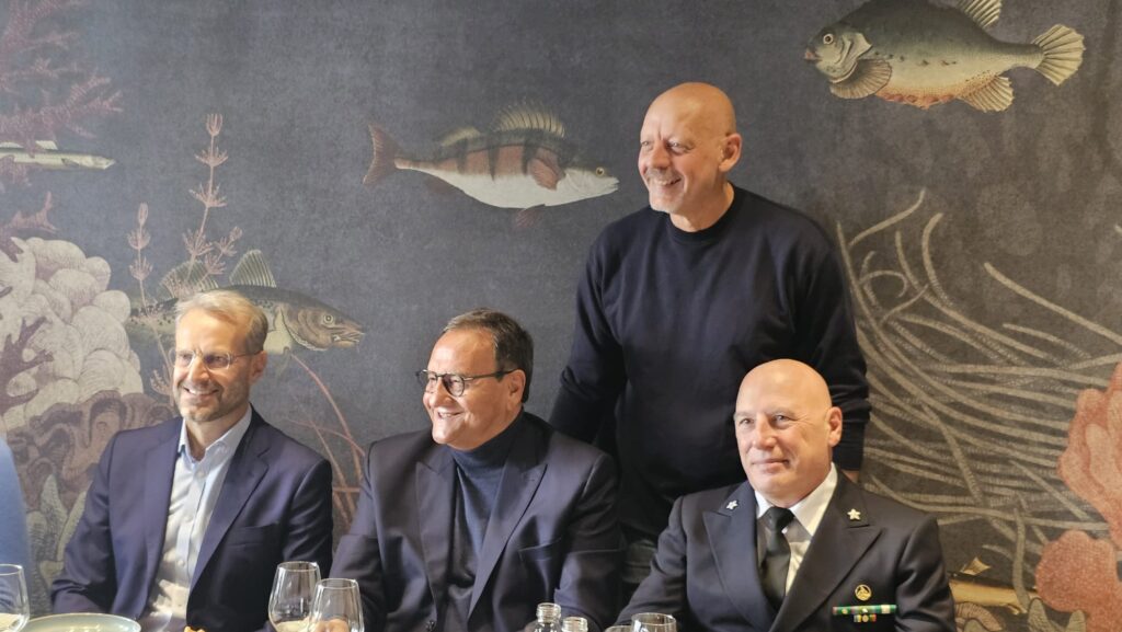 Chef in aeroporto e a caccia di aromatiche nell’oasi di Fregene: dal gemellaggio, nuovi sapori e saperi per Fiumicino (VIDEO) 1 Chef in aeroporto e a caccia di aromatiche nell’oasi di Fregene: dal gemellaggio, nuovi sapori e saperi per Fiumicino (VIDEO) 1