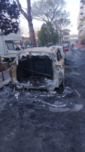 Incendi nella notte a Corviale: il messaggio intimidatorio indirizzato a chi cerca il riscatto del quartiere 1