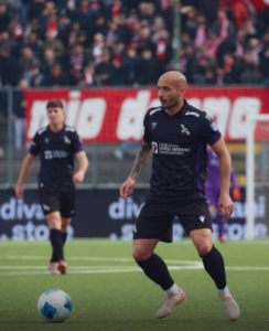 Serie D, colpo di scena a Teramo con l’Ostiamare in vantaggio: tifosi scatenati sui social 2 Serie D, colpo di scena a Teramo con l’Ostiamare in vantaggio: tifosi scatenati sui social 2
