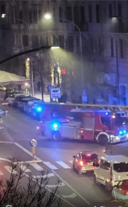 Fiamme nella notte nei pressi di piazza Re di Roma: palazzo evacuato 1