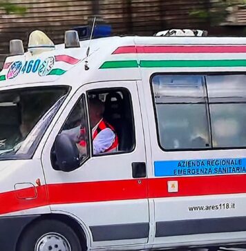 L'incidente avvenuto in via dei Pescatori, a Casal Palocco, ha comportato la chiusura della strada: sul posto agenti della Polizia Locale