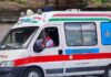 Coinvolti un'auto, un autocarro e un motociclo su via Ariana: sul posto tre ambulanze, automedica ed elisoccorso, mentre le forze dell'ordine lavorano per ricostruire la dinamica