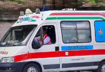 Coinvolti un'auto, un autocarro e un motociclo su via Ariana: sul posto tre ambulanze, automedica ed elisoccorso, mentre le forze dell'ordine lavorano per ricostruire la dinamica