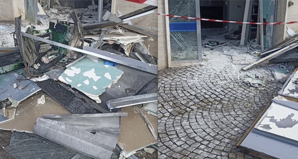 Esplosione nella notte a Valmontone: banda distrugge bancomat e fugge col bottino buttando chiodi per strada 1