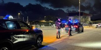 Fuga pericolosa su lungomare di Ostia con auto rubata: arrestata 27enne dopo inseguimento