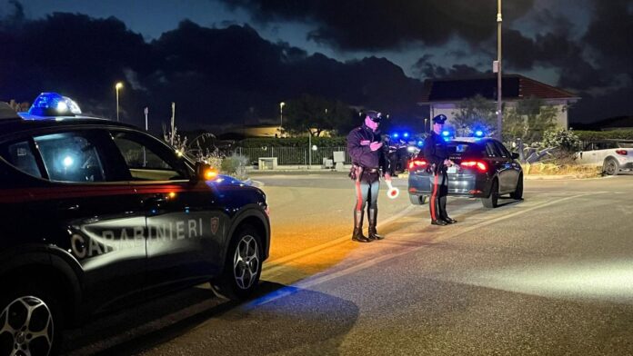Fuga pericolosa su lungomare di Ostia con auto rubata: arrestata 27enne dopo inseguimento