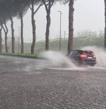 Grandine sul litorale e bomba d'acqua su Roma: maltempo per una coda invernale (VIDEO)