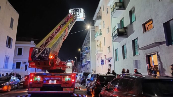 civitavecchia vigili del fuoco Nuovo incendio a Civitavecchia: ancora fuoco nell'appartamento dove è morta una donna
