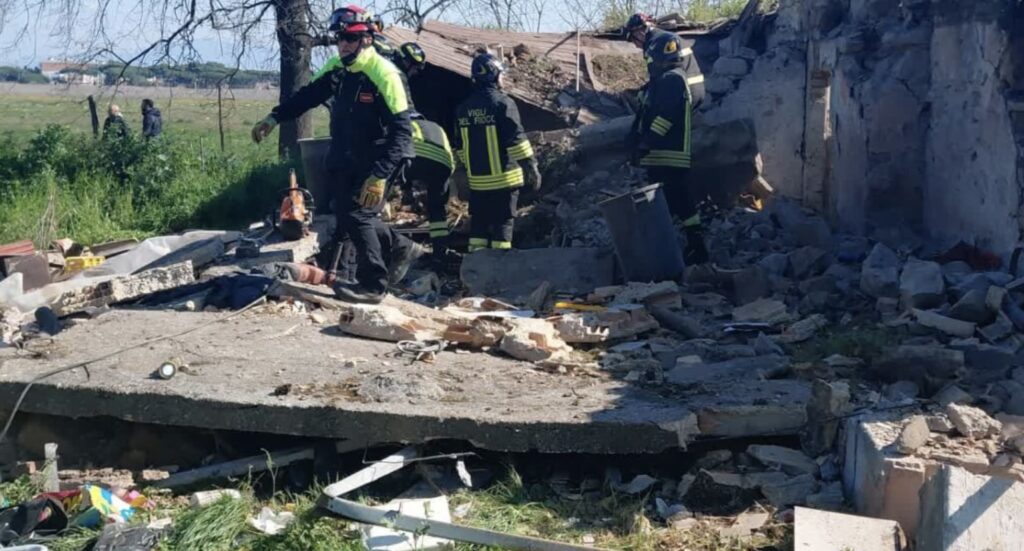 Esplosione in un casolare al Parco degli Acquedotti, trovati morti tra le macerie due anarchici 2
