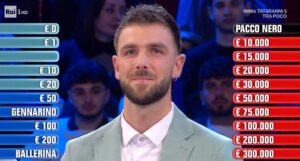 Affari Tuoi 8 marzo 2026, Fabio non accetta le offerte del Dottore e va alla Regione Fortunata 1