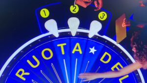 La Ruota della Fortuna 12 marzo, Matteo giovane nuovo campione fa piangere tutti: quanto ha vinto ieri 1 La Ruota della Fortuna 12 marzo, Matteo giovane nuovo campione fa piangere tutti: quanto ha vinto ieri 1
