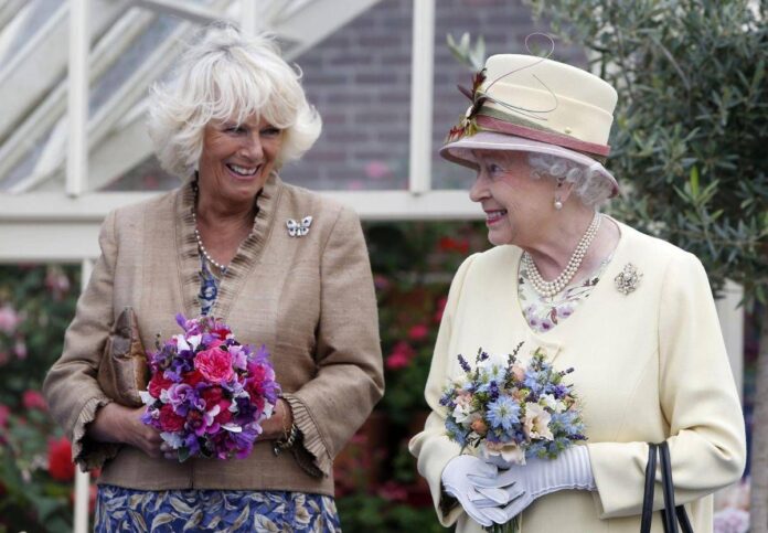 Camilla e il ricordo di Elisabetta II: “Si ritagliò un ruolo tutto suo in un mondo di uomini”