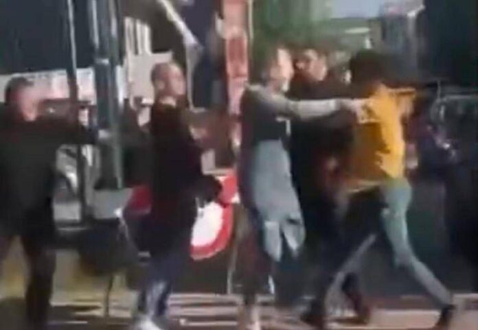 Caos Verona, Orban litiga con un tifoso dopo ko contro Il Milan: cos’è successo