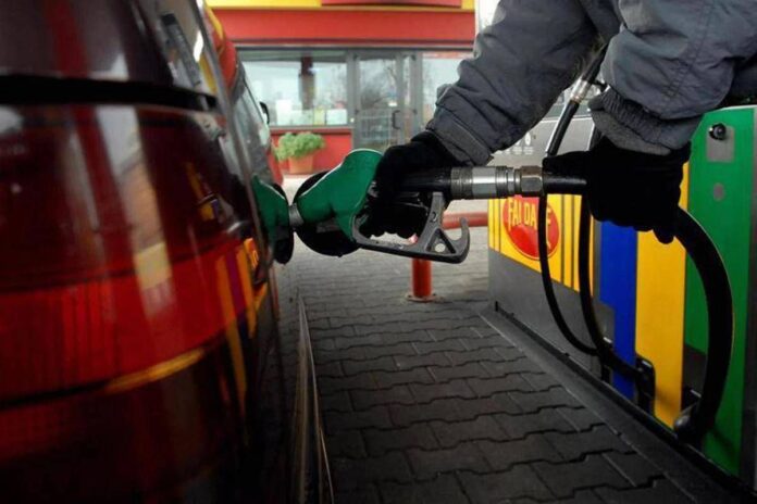 Carburanti, taglio accise in bilico: ipotesi bonus 100 euro per famiglie deboli