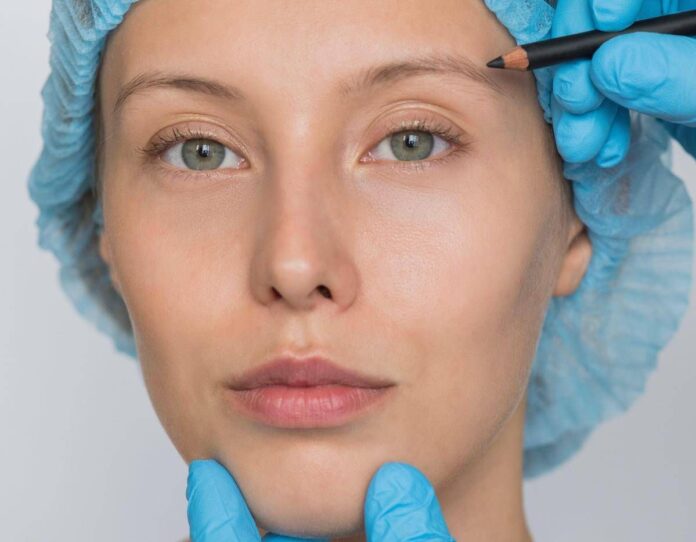 Chirurgia estetica in crescita, ma è rivoluzione ‘soft’: i trend dal seno ai filler