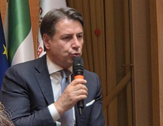 Di Maio contro Conte, il leader M5S replica: “Stupito che abbia avuto tempo di leggere rassegna con quello che succede in medio Oriente”