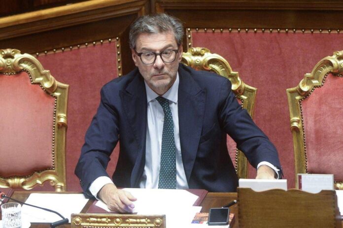 Giorgetti: “In 20 anni over 50 raddoppiati, maggior anzianità non è gap in termini produttività”