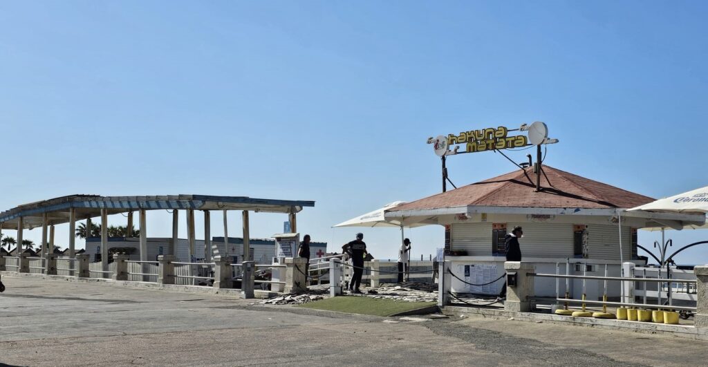 A Ostia il Comune di Roma si autodichiara abusivo sulla spiaggia. Ma ordina al concessionario di demolire 1