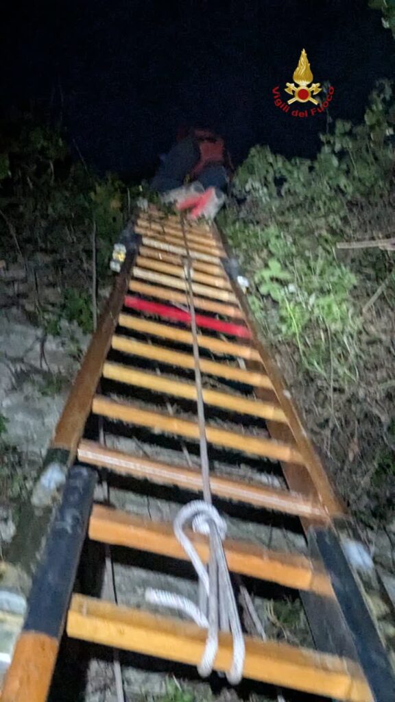 I vigili del fuoco ritrovano due ragazzi dispersi: erano scivolati in un dirupo a Rocca di Papa 1