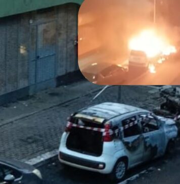 Incendio a Ostia: scooter e auto distrutti dalle fiamme (VIDEO)